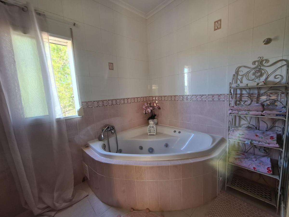 Villa Château Angélique à Montroy Extérieur photo