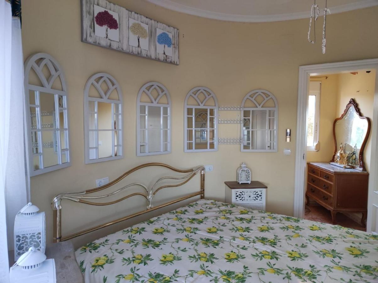 Villa Château Angélique à Montroy Extérieur photo