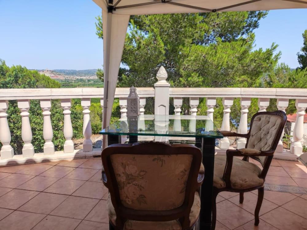 Villa Château Angélique à Montroy Extérieur photo