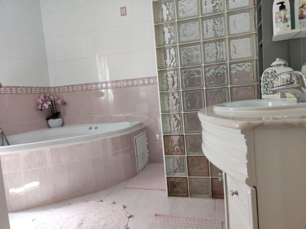 Villa Château Angélique à Montroy Extérieur photo